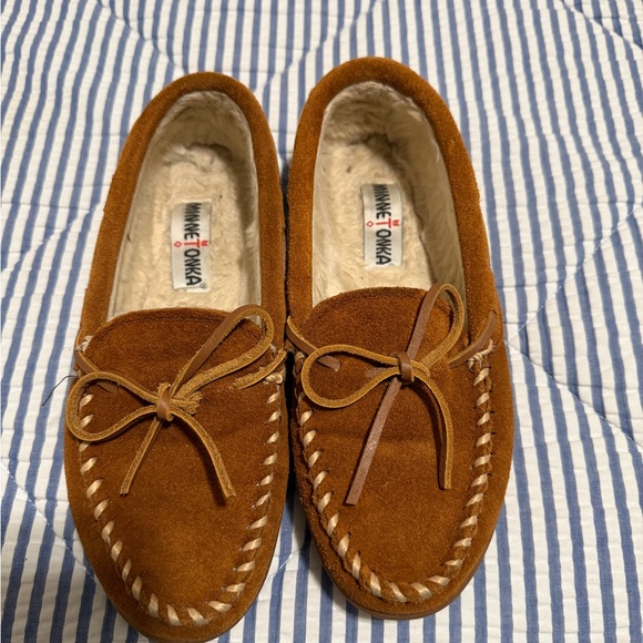 Minnetonka Shoes - Minnetonka Women's Brown Pile Lined Hardsole Moccasins